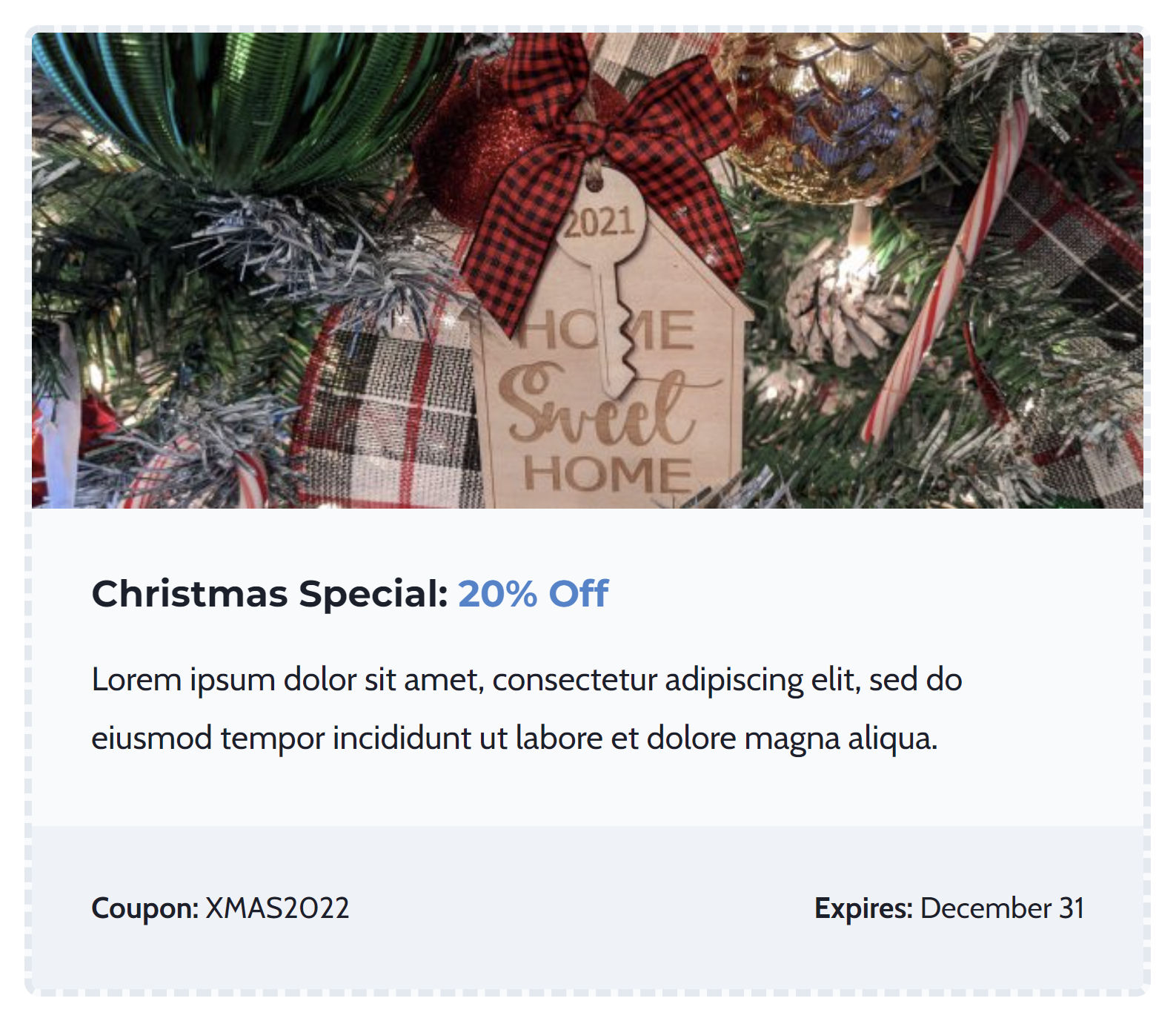 Código de cupom com tema de Natal com uma árvore e enfeite na foto.  Abaixo, está uma lista da venda e um código.
